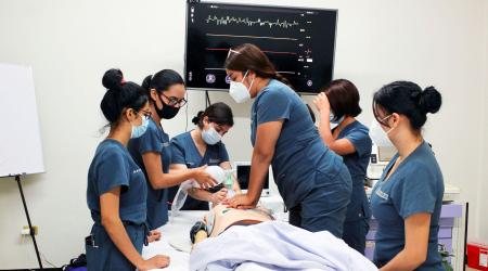 Simulación clínica en acción: estrategias innovadoras para la enseñanza médica